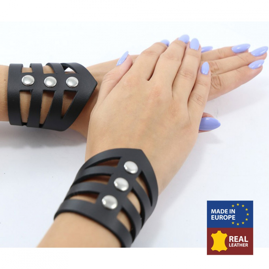 The Red Bracelets En Cuir Xena Pointe 1 The Red Bracelets En Cuir Xena Pointe