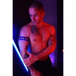 Breedwell Brassard Lumineux POUNDTOWN Bleu -FÉMINITÉS boutique brassard lumineux poundtown bleu 4