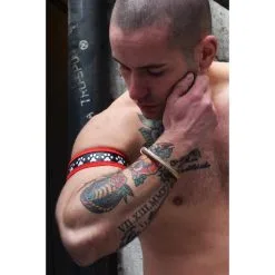 Breedwell Brassard Lumineux POUNDTOWN Rouge 17 Breedwell Brassard Lumineux POUNDTOWN Rouge -FÉMINITÉS boutique brassard lumineux poundtown rouge 7