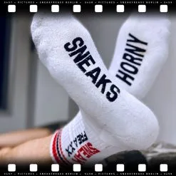 SneakFreaxx Chaussettes SOCKEN NEON Horny Rouge -FÉMINITÉS boutique chaussettes socken neon horny rouge 3