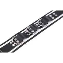 The Red Collier En Cuir 3 Anneaux D | Blanc-Noir 14 The Red Collier En Cuir 3 Anneaux D | Blanc-Noir -FÉMINITÉS boutique collier en cuir 3 anneaux d blanc noir 6