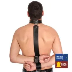 The Red Collier En Cuir Avec Menottes Intégrées