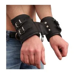 The Red Doubles Menottes En Cuir Pour Poignets 10 The Red Doubles Menottes En Cuir Pour Poignets -FÉMINITÉS boutique doubles menottes en cuir pour poignets 4