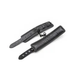 Generique Kit Collier + Menottes Noir 9 Generique Kit Collier + Menottes Noir -FÉMINITÉS boutique kit collier menottes noir 4