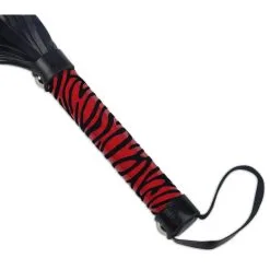 Lovetoy Martinet WHIP ME BABY Noir-Rouge 38cm -FÉMINITÉS boutique martinet whip me baby noir rouge 38cm 3
