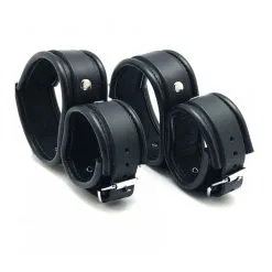 The Red Menottes De Retenue En Cuir 8 The Red Menottes De Retenue En Cuir -FÉMINITÉS boutique menottes de retenue en cuir 2