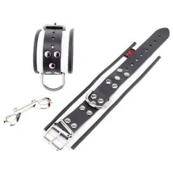 The Red Menottes En Cuir | Blanc-Noir 9 The Red Menottes En Cuir | Blanc-Noir -FÉMINITÉS boutique menottes en cuir blanc noir 2