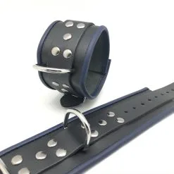 The Red Menottes En Cuir | Noir-Bleu 6 The Red Menottes En Cuir | Noir-Bleu -FÉMINITÉS boutique menottes en cuir noir bleu 2