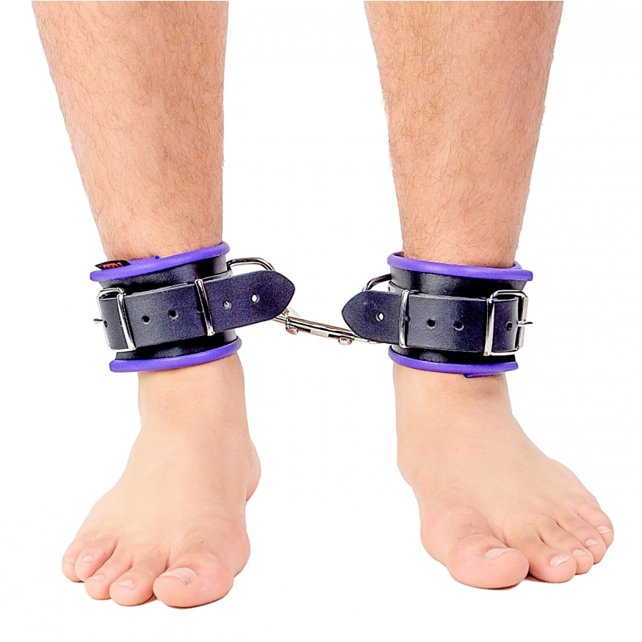 The Red Menottes En Cuir Pour Chevilles Noir-Violet 2 The Red Menottes En Cuir Pour Chevilles Noir-Violet – Image 2