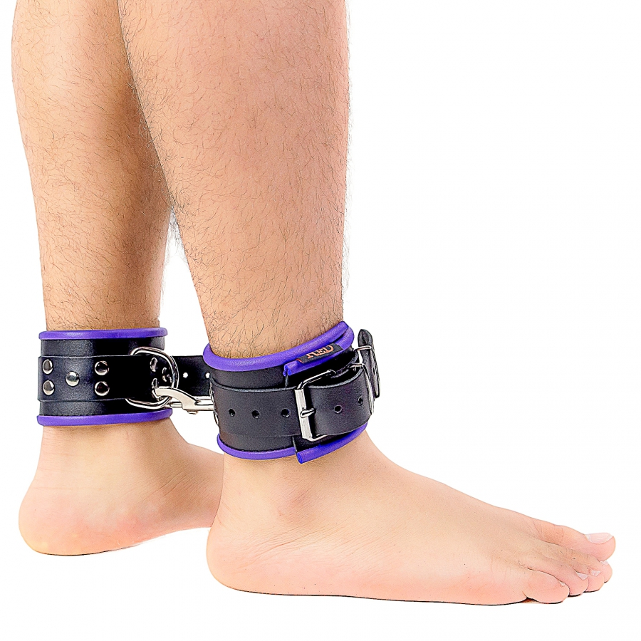 The Red Menottes En Cuir Pour Chevilles Noir-Violet 7 The Red Menottes En Cuir Pour Chevilles Noir-Violet – Image 7
