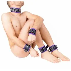 The Red Menottes En Cuir Pour Chevilles Noir-Violet 17 The Red Menottes En Cuir Pour Chevilles Noir-Violet -FÉMINITÉS boutique menottes en cuir pour chevilles noir violet 8