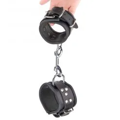 The Red Menottes En Cuir Pour Poignets Noir -FÉMINITÉS boutique menottes en cuir pour poignets noir 6