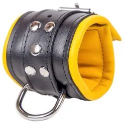 The Red Menottes En Cuir Rembourrées | Noir-Jaune 13 The Red Menottes En Cuir Rembourrées | Noir-Jaune -FÉMINITÉS boutique menottes en cuir rembourrees noir jaune 4