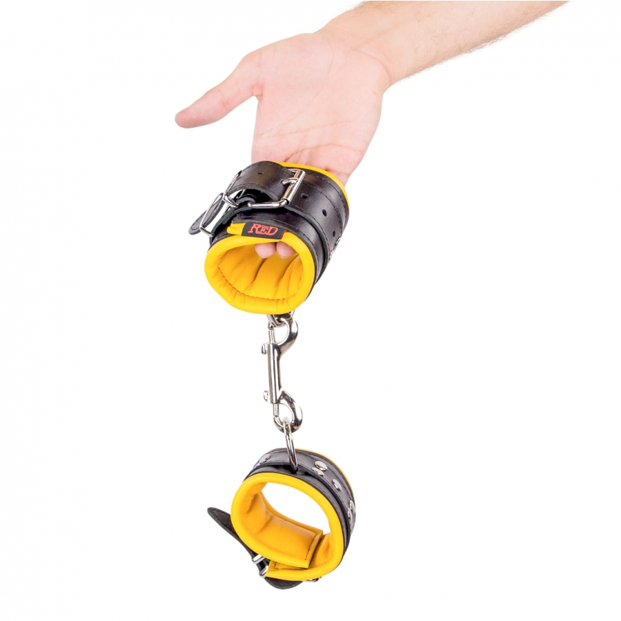 The Red Menottes En Cuir Rembourrées | Noir-Jaune 7 The Red Menottes En Cuir Rembourrées | Noir-Jaune – Image 7