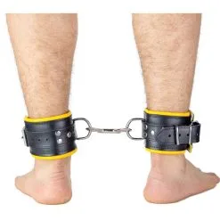 The Red Menottes En Cuir Rembourrées Pour Chevilles Noir-Jaune 19 The Red Menottes En Cuir Rembourrées Pour Chevilles Noir-Jaune -FÉMINITÉS boutique menottes en cuir rembourrees pour chevilles noir jaune 9