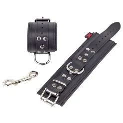 The Red Menottes En Cuir Rembourrées Pour Poignets Noir -FÉMINITÉS boutique menottes en cuir rembourrees pour poignets noir 2