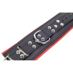 The Red Menottes En Cuir Rembourrées Pour Poignets Noir-Rouge -FÉMINITÉS boutique menottes en cuir rembourrees pour poignets noir rouge 4