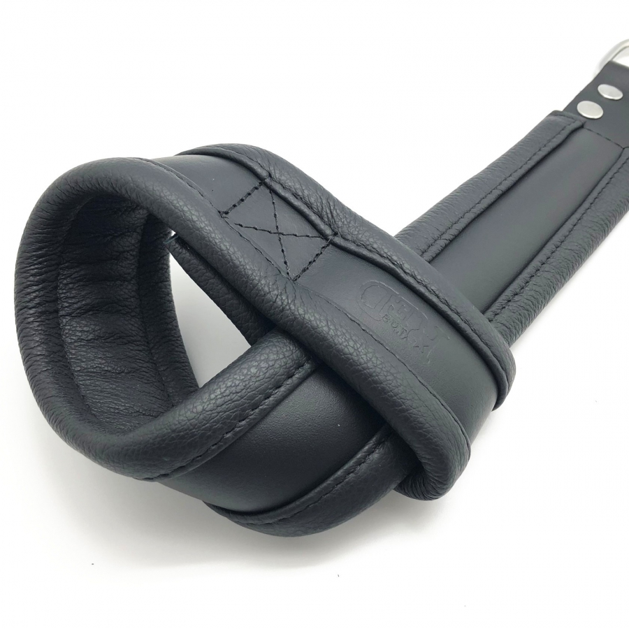 The Red Suspension En Cuir - Mains-Pieds 4 The Red Suspension En Cuir - Mains-Pieds – Image 4